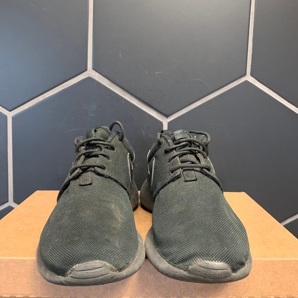 ~Used W/O Box! Youth Nike Roshe One Triple Black Sneakers Size 7Y - Picture 3 of 6